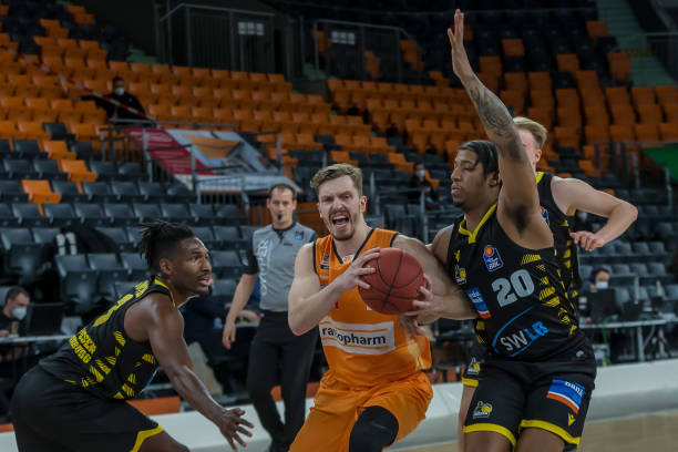 月对阵猛龙 月对阵猛龙